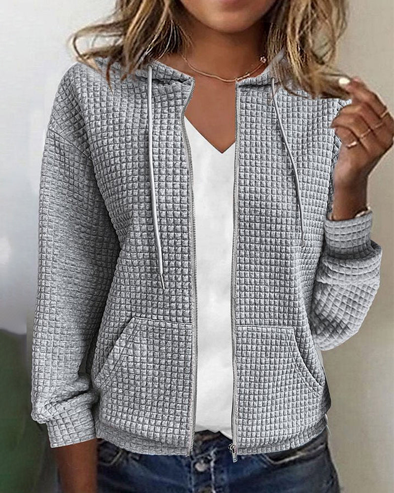 Fiona Vrouwelijke comfortabele hoodie met een sportieve uitstraling, voorzien van een ritssluiting en praktische zakken. Perfect voor casual outfits en dagelijkse activiteiten.