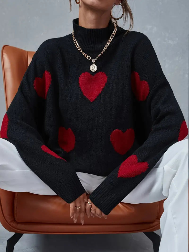 Vrouw draagt een trui met hartjesmotief en hoge kraag.