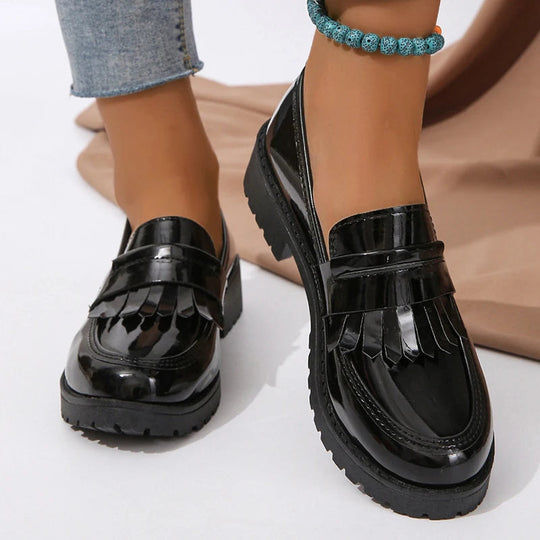 Norella | Dames elegante loafers met glansfinish | Zwart