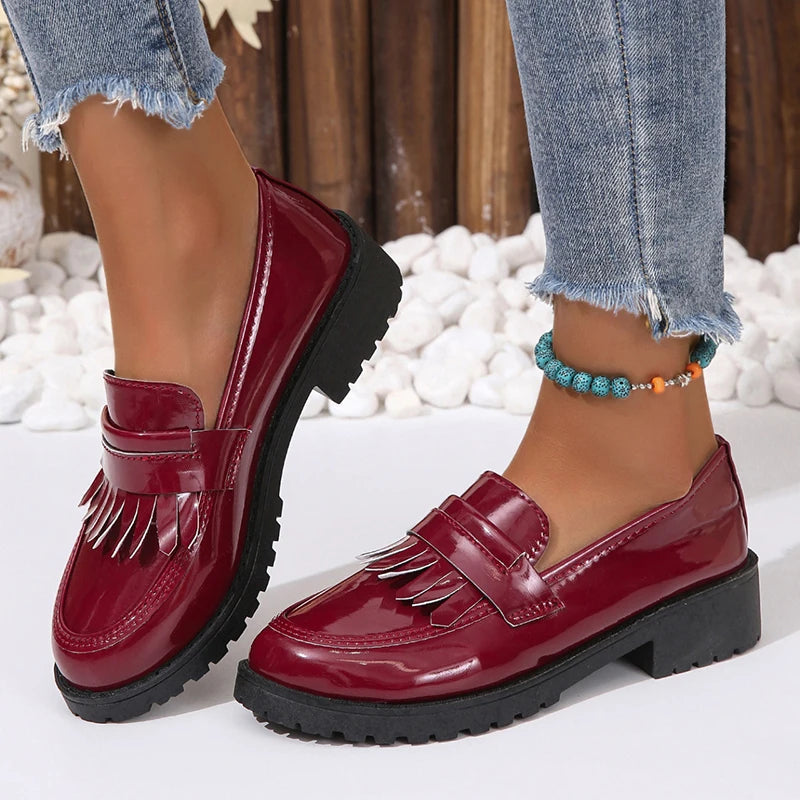Norella | Dames elegante loafers met glansfinish | Zwart