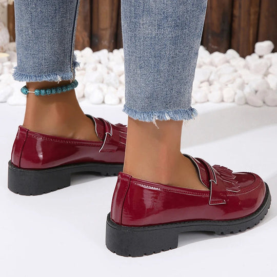 Norella | Dames elegante loafers met glansfinish | Zwart