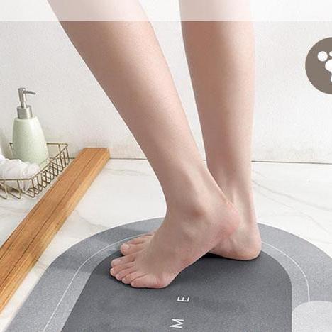 AquaMat Sneldrogende Badkamermat met Antislip Design voor extra veiligheid en comfort in de badkamer.

