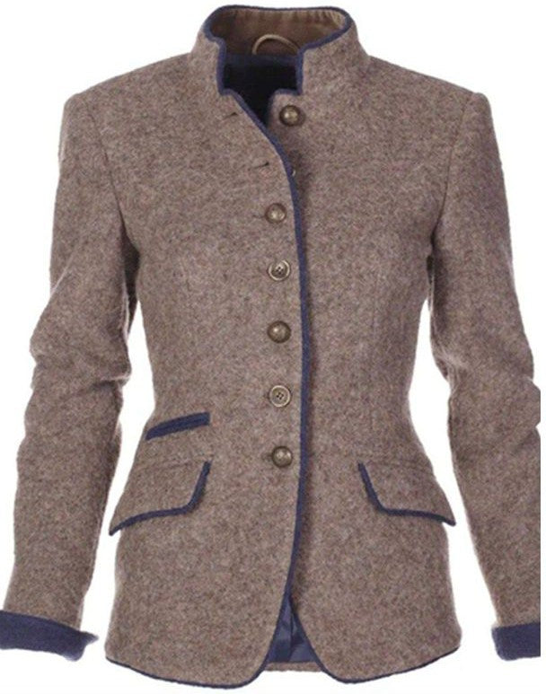 Vienna Vrouwelijke elegante blazer met een getailleerde pasvorm, perfect voor een chique en verfijnde uitstraling. De blazer heeft een knoopsluiting en praktische zakken, ideaal voor zowel zakelijke als casual gelegenheden.