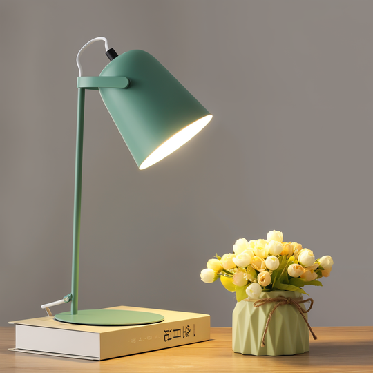 FlexiLight praktische tafellamp, ontworpen voor helder en gericht licht op je werk of leesmateriaal.
