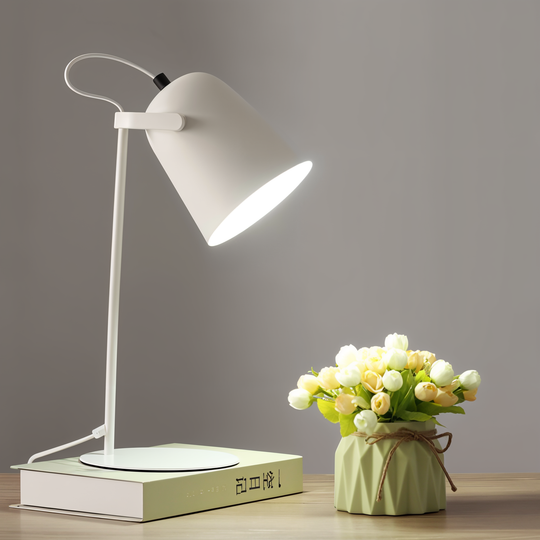 FlexiLight tafellamp voor werk en lezen, biedt de perfecte verlichting voor een productieve sfeer.
