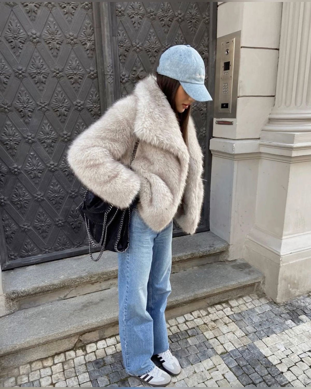 Stijlvolle winterjas die moeiteloos te combineren is met verschillende outfits.