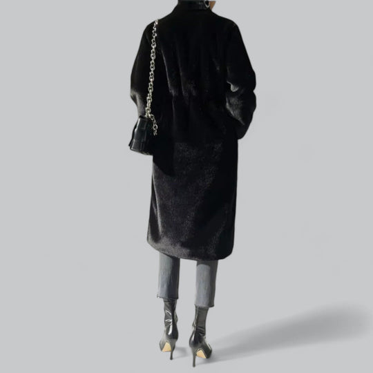 Tijdloze lange jas perfect voor een chique winterlook.