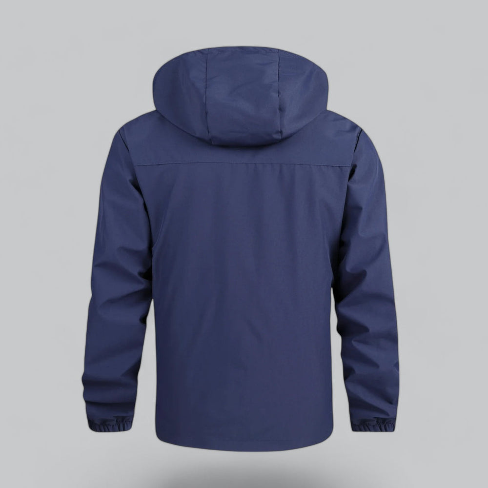 Waterafstotend en ademend jack voor outdooractiviteiten.