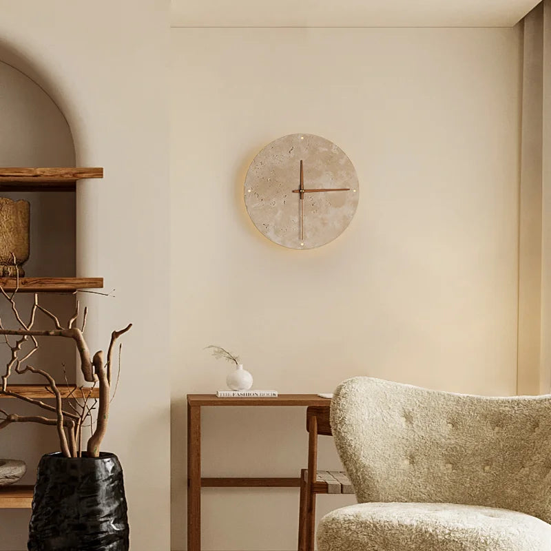 Auris | Stenen wandlamp & klok | Beige