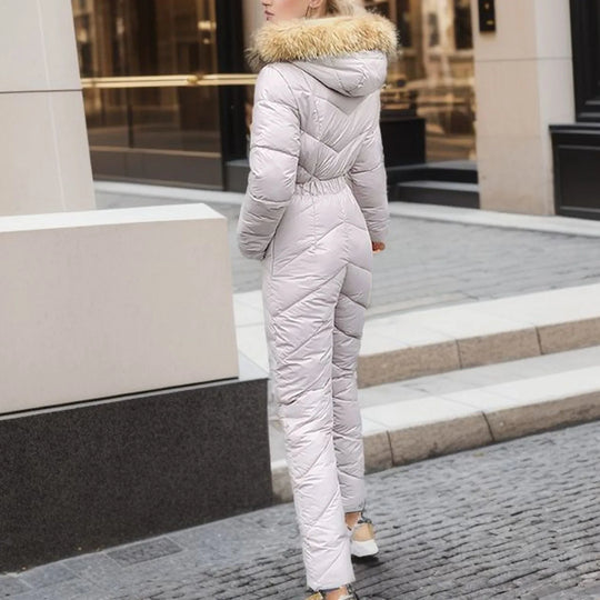 Luxe details zoals een pluizige capuchonrand.