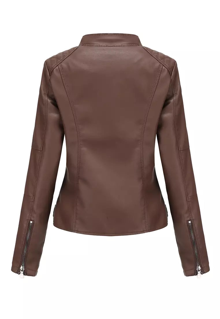 Dames leren bikerjack in een kort model, ideaal voor een stoere en stijlvolle uitstraling.
