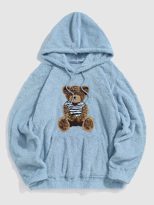 Zwarte hoodie met teddybeer-patch in het midden.