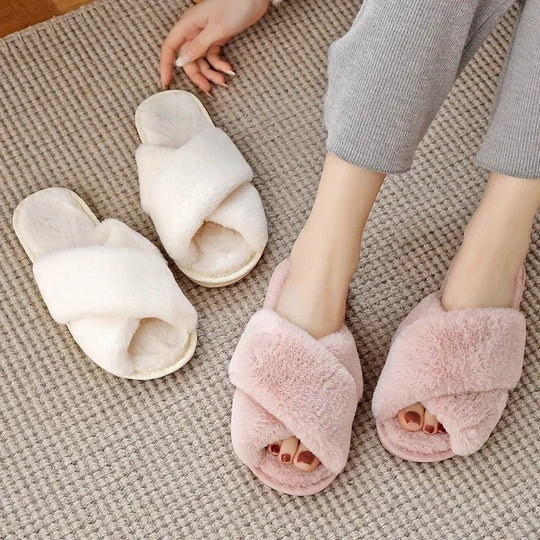 Ontspannende pantoffels met een knusse voering en duurzaam ontwerp.