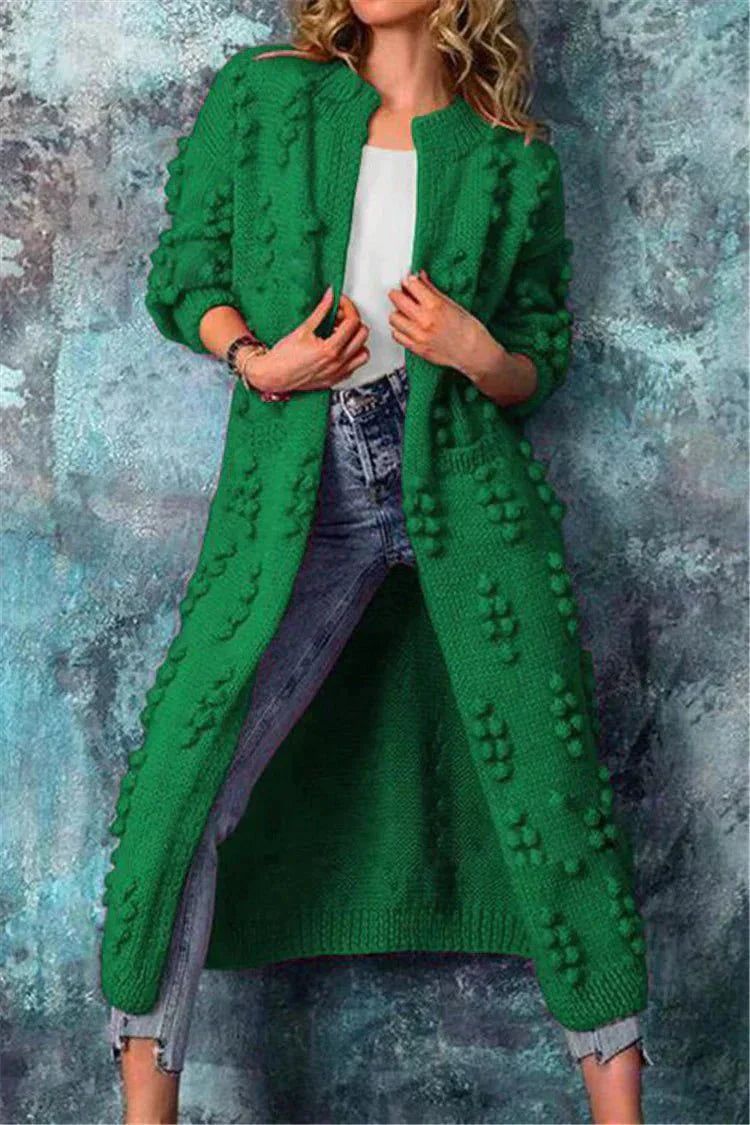 Esmée Vrouwelijke lange cardigan met een gebreid ontwerp en textuurdetails. Dit vest is perfect voor een stijlvolle en comfortabele look tijdens de koelere maanden.