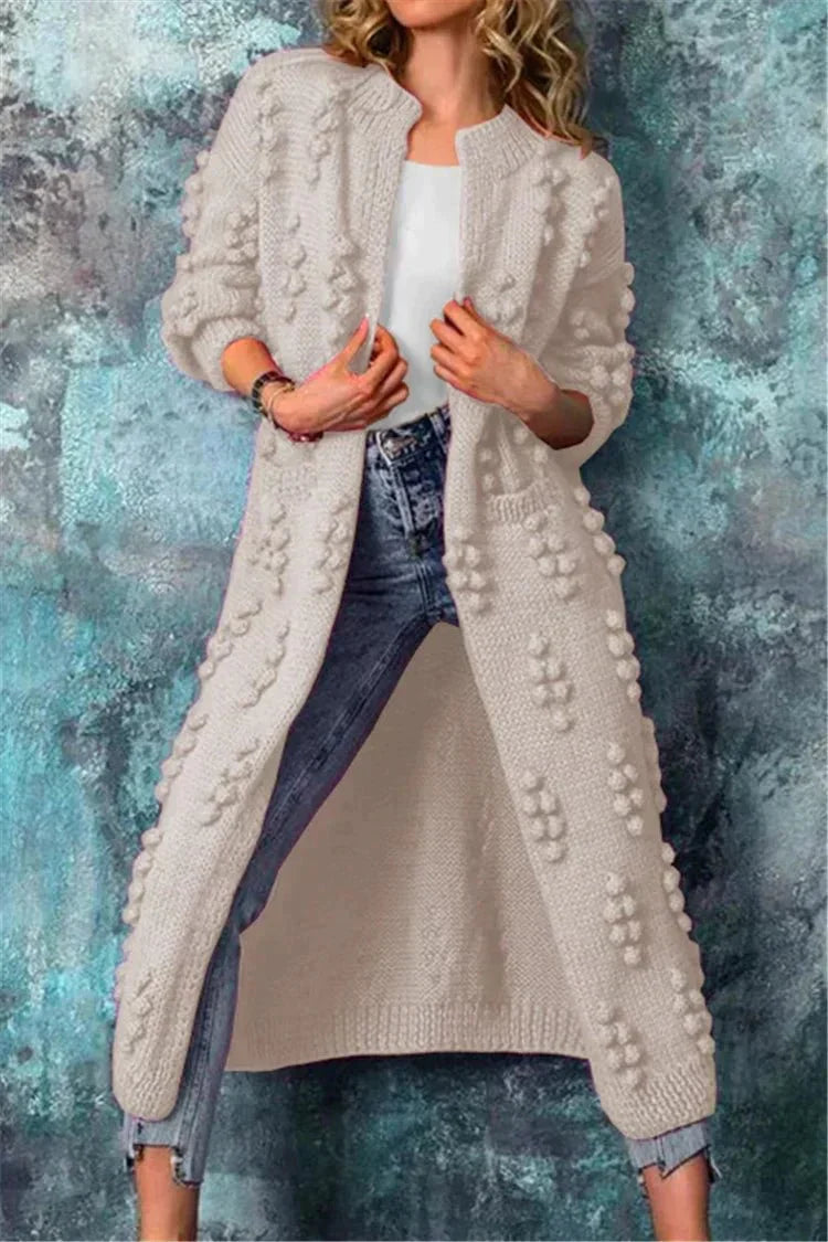 Esmée Vrouwelijke lange cardigan met een gebreid ontwerp en textuurdetails. Dit vest is perfect voor een stijlvolle en comfortabele look tijdens de koelere maanden.