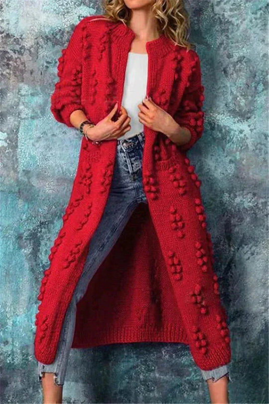 Esmée Vrouwelijke lange cardigan met een gebreid ontwerp en textuurdetails. Dit vest is perfect voor een stijlvolle en comfortabele look tijdens de koelere maanden.