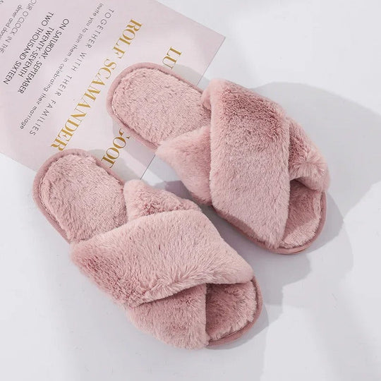 Een zorgvuldig gefotografeerd paar pantoffels, perfect voor koude dagen.